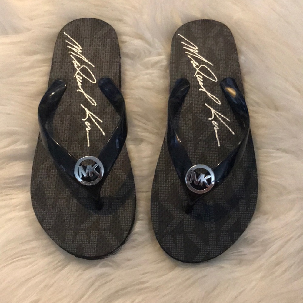MK FLIP FLOPS. Never been worn.